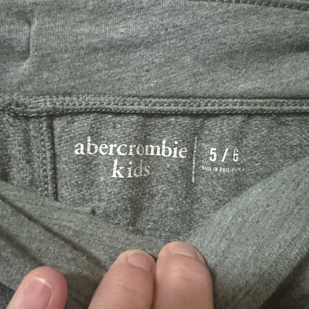 2 boys Abercrombie kids sweat pants - Picture 2 of 11